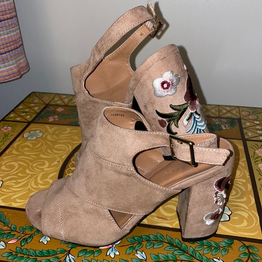 Suede peep toe bootie buckle embroidery